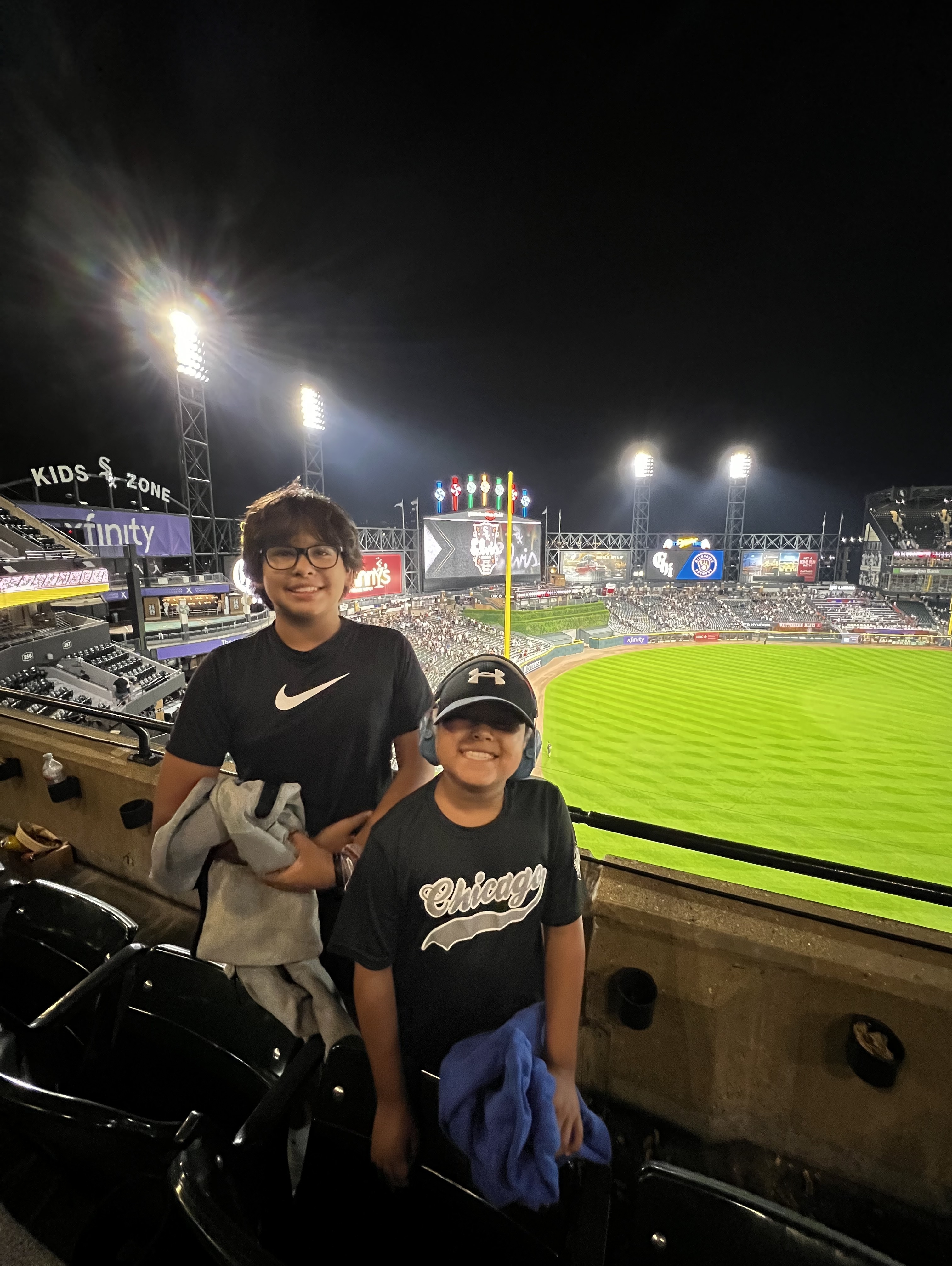 Chicago White Sox MLB Baseball Even Jesus Loves The White Sox Shirt Youth T- Shirt