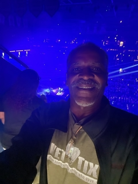 Lionel Richie and Earth, Wind & Fire - Sing a Song All Night Long