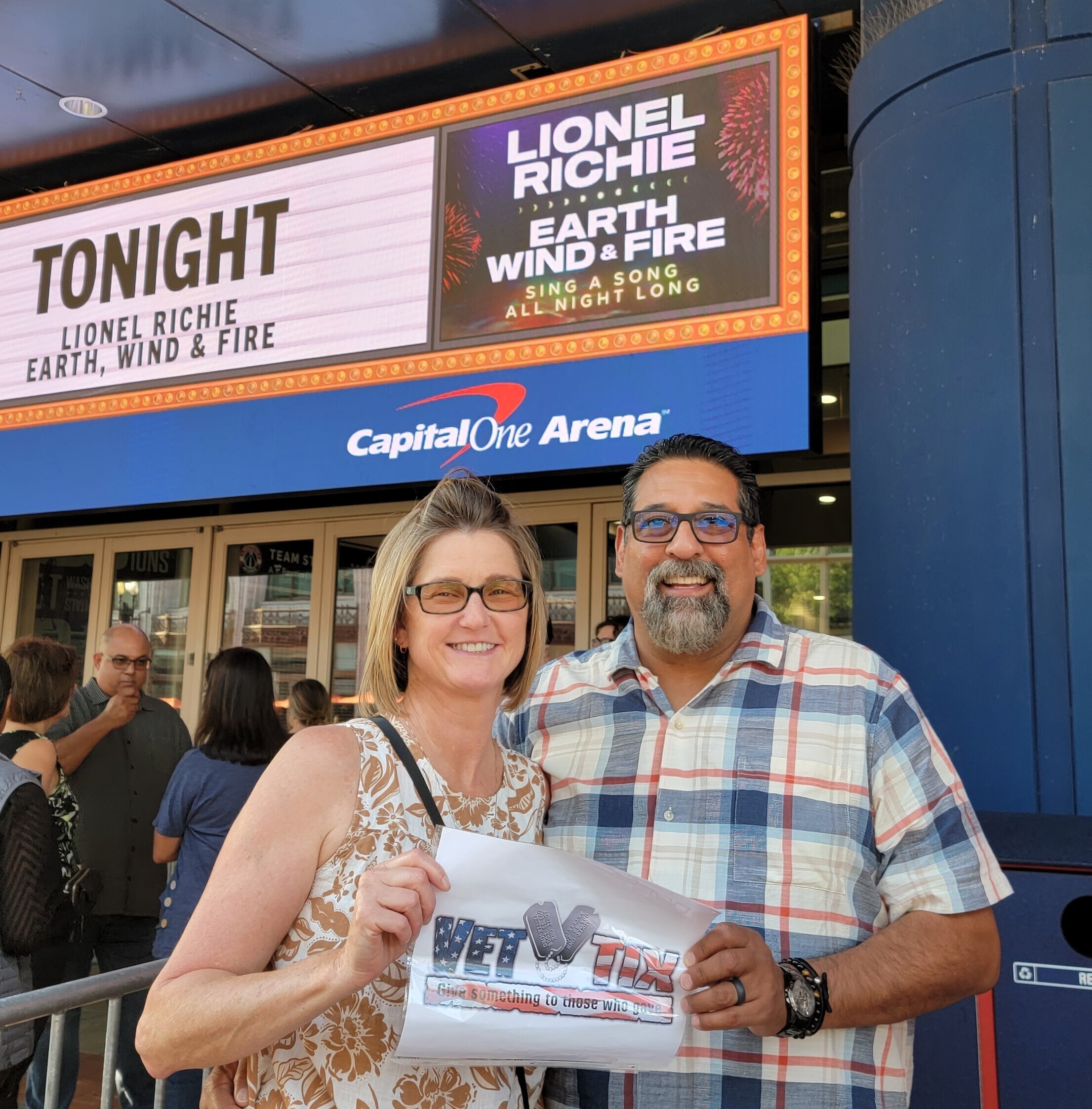 Lionel Richie and Earth, Wind & Fire - Sing a Song All Night Long