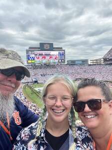 Auburn Tigers - NCAA Football vs UMass Minutemen