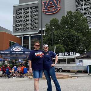 Auburn Tigers - NCAA Football vs UMass Minutemen