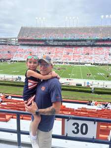 Auburn Tigers - NCAA Football vs UMass Minutemen