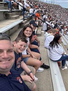 Auburn Tigers - NCAA Football vs UMass Minutemen