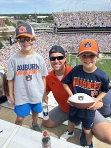 Auburn Tigers - NCAA Football vs UMass Minutemen