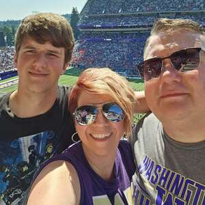 Washington Huskies - NCAA Football vs Tulsa Golden Hurricane