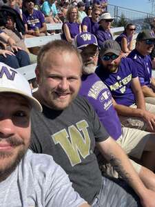 Washington Huskies - NCAA Football vs Tulsa Golden Hurricane