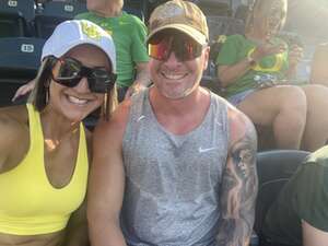 Oregon Ducks - NCAA Football vs University of Hawaii Rainbows