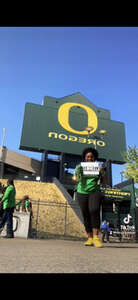 Oregon Ducks - NCAA Football vs University of Hawaii Rainbows