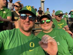 Oregon Ducks - NCAA Football vs University of Hawaii Rainbows