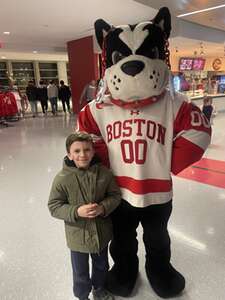 Boston University Terriers - NCAA Men's Hockey vs UConn Huskies