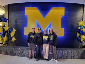 Michigan Wolverines - NCAA Men's Basketball vs Youngstown State Penguins