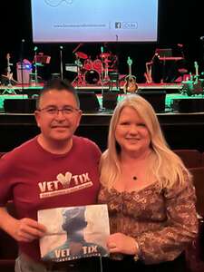 Top of the World - a Carpenters Christmas