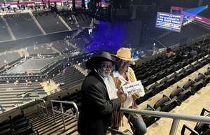 Blake Shelton: Back To the Honky Tonk Tour Presented By Kubota