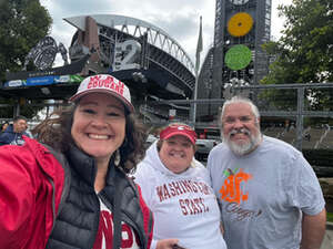 Washington Huskies - NCAA Football vs Washington State Cougars