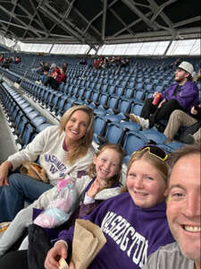 Washington Huskies - NCAA Football vs Washington State Cougars