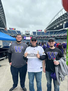 Washington Huskies - NCAA Football vs Washington State Cougars