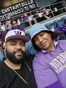 Washington Huskies - NCAA Football vs Washington State Cougars