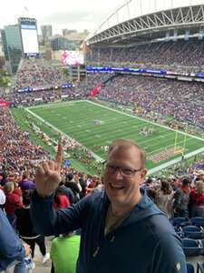 Washington Huskies - NCAA Football vs Washington State Cougars