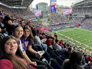 Washington Huskies - NCAA Football vs Washington State Cougars