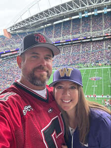 Washington Huskies - NCAA Football vs Washington State Cougars