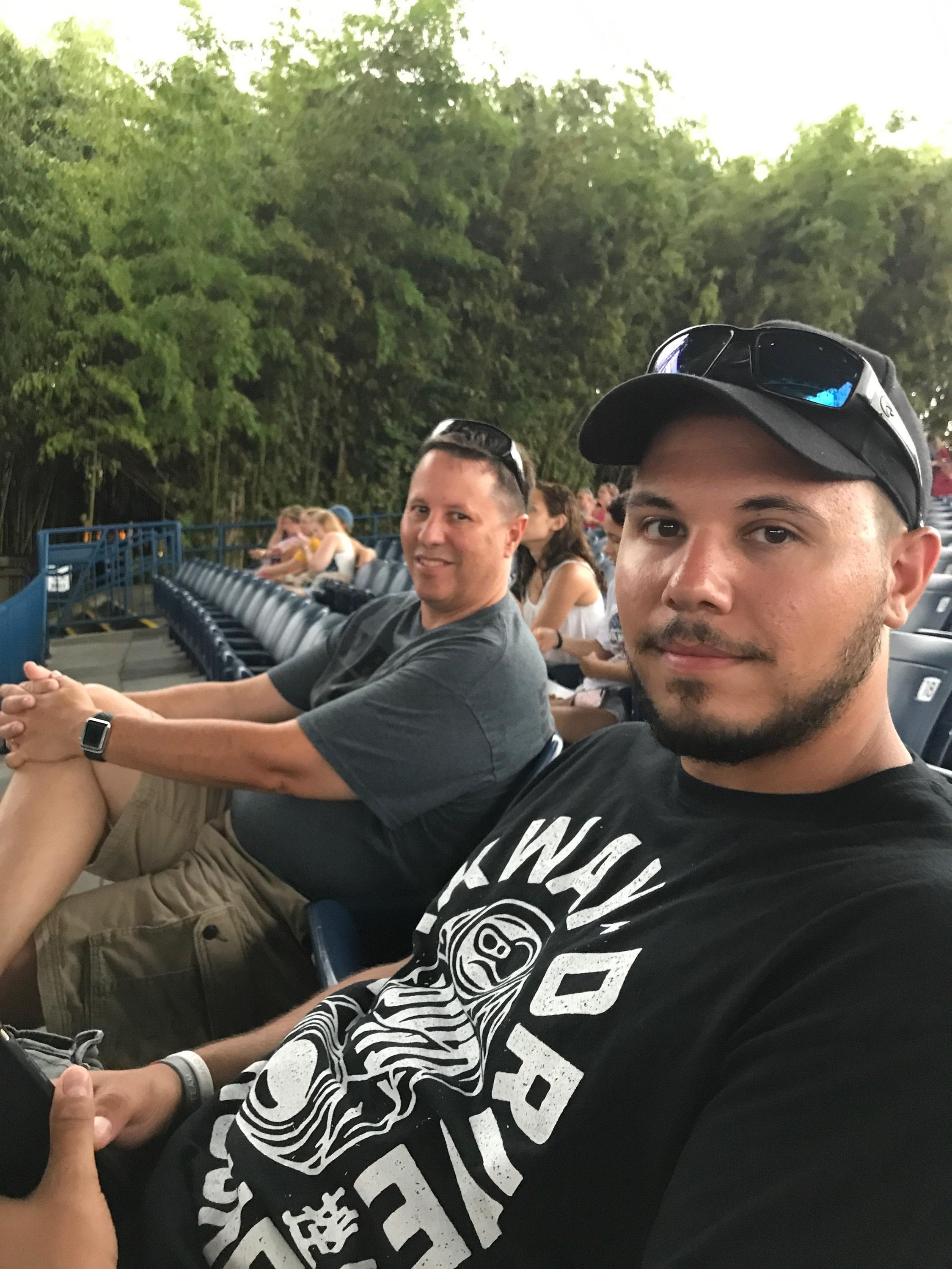 Nickelback - Feed the Machine Tour With Special Guest Daughtry and Shaman's Harvest