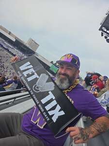 Washington Huskies - NCAA Football vs Utah State Aggies