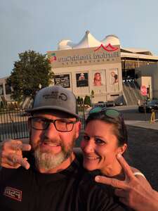 BRAD PAISLEY LIVE