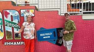 BRAD PAISLEY LIVE