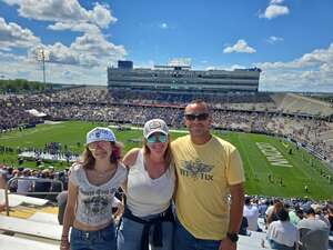 UConn Huskies - NCAA Football vs Lafayette Leopards