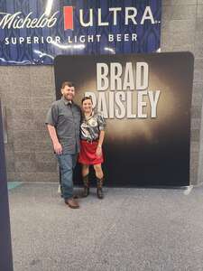 BRAD PAISLEY LIVE