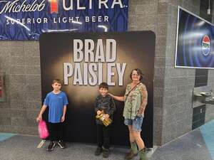 BRAD PAISLEY LIVE