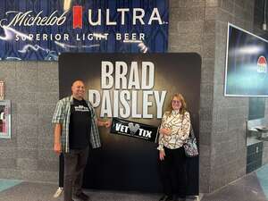 BRAD PAISLEY LIVE
