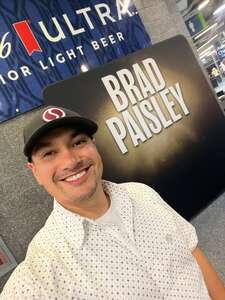 BRAD PAISLEY LIVE