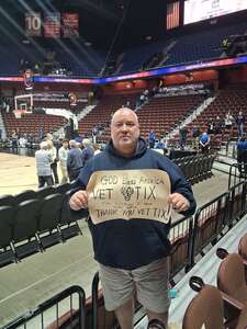 UConn Huskies - NCAA Men's Basketball vs Syracuse Orange