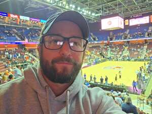 UConn Huskies - NCAA Men's Basketball vs Syracuse Orange