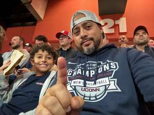 UConn Huskies - NCAA Men's Basketball vs Syracuse Orange