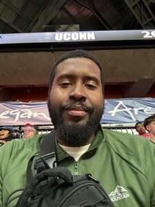 UConn Huskies - NCAA Men's Basketball vs Syracuse Orange