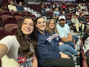 UConn Huskies - NCAA Men's Basketball vs Syracuse Orange