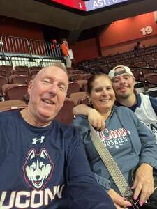 UConn Huskies - NCAA Men's Basketball vs Syracuse Orange
