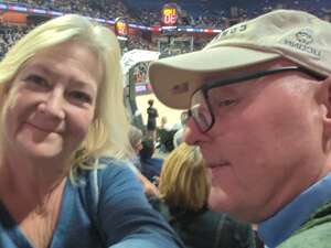 UConn Huskies - NCAA Men's Basketball vs Syracuse Orange