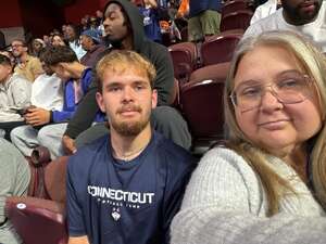 UConn Huskies - NCAA Men's Basketball vs Syracuse Orange