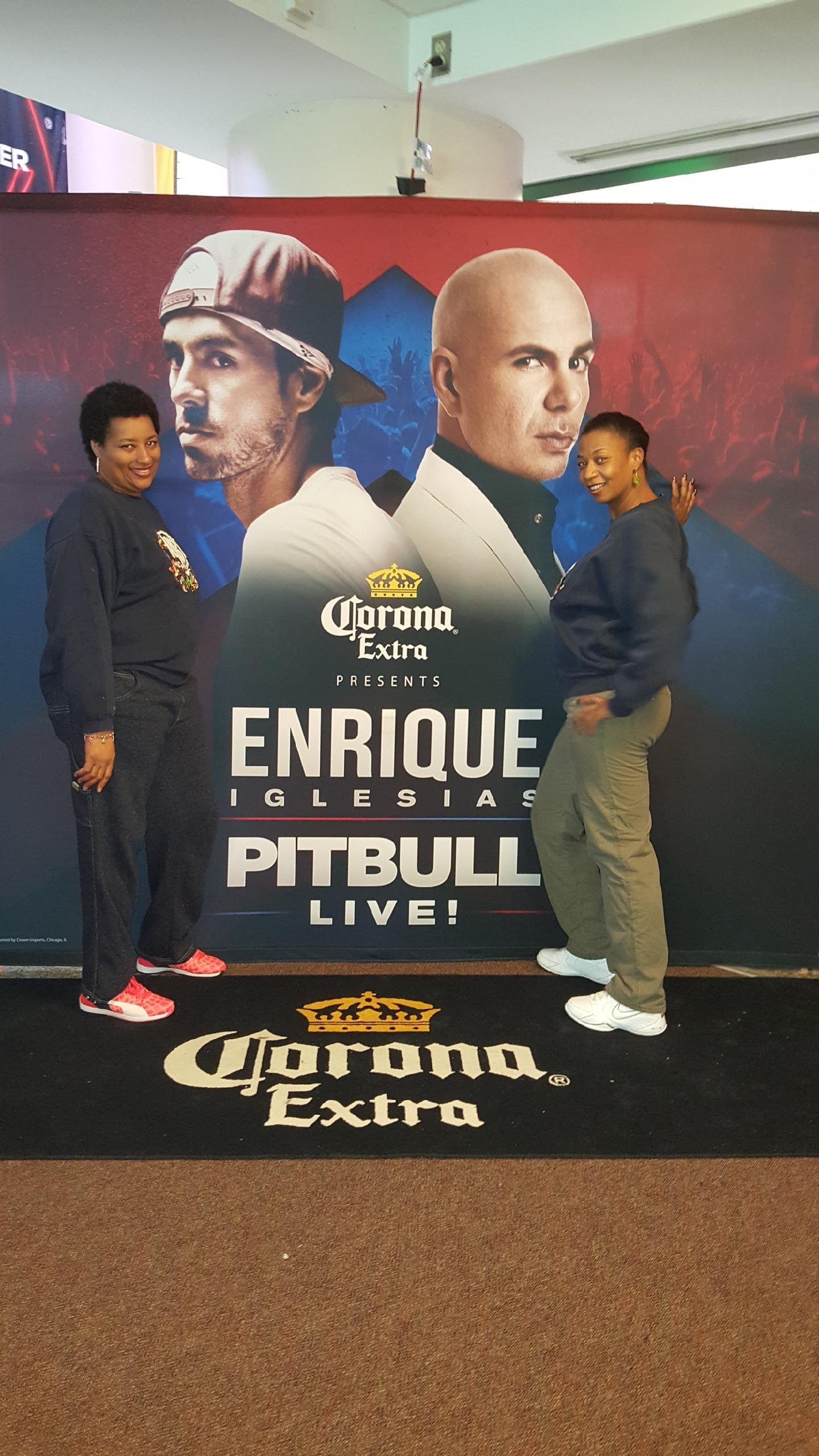Enrique Iglesias & Pitbull - Live
