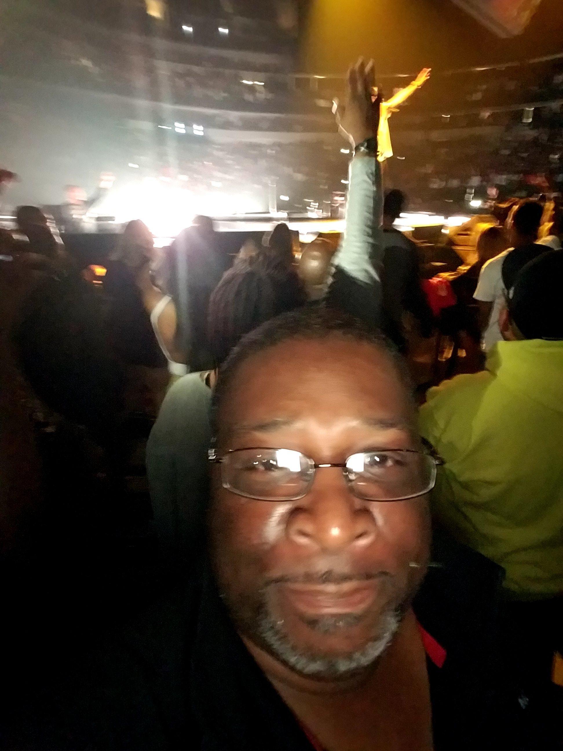 Jay-z - 4: 44 Tour With Special Guest Vic Mensa - for Tonight