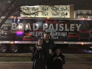 Brad Paisley - Weekend Warrior World Tour With Dustin Lynch, Chase Bryant and Lindsay Ell