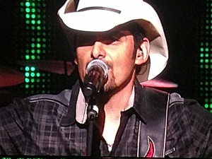 Brad Paisley - Weekend Warrior World Tour With Dustin Lynch, Chase Bryant and Lindsay Ell