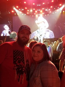 Brad Paisley - Weekend Warrior World Tour With Dustin Lynch, Chase Bryant and Lindsay Ell