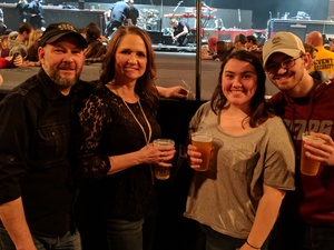 Brad Paisley - Weekend Warrior World Tour With Dustin Lynch, Chase Bryant and Lindsay Ell