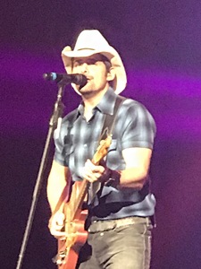 Brad Paisley - Weekend Warrior World Tour With Dustin Lynch, Chase Bryant and Lindsay Ell