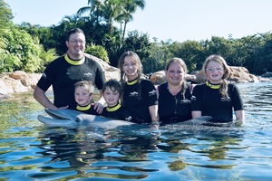 Discovery Cove Orlando - Signature Dolphin Swim Package + 2 parks for my family